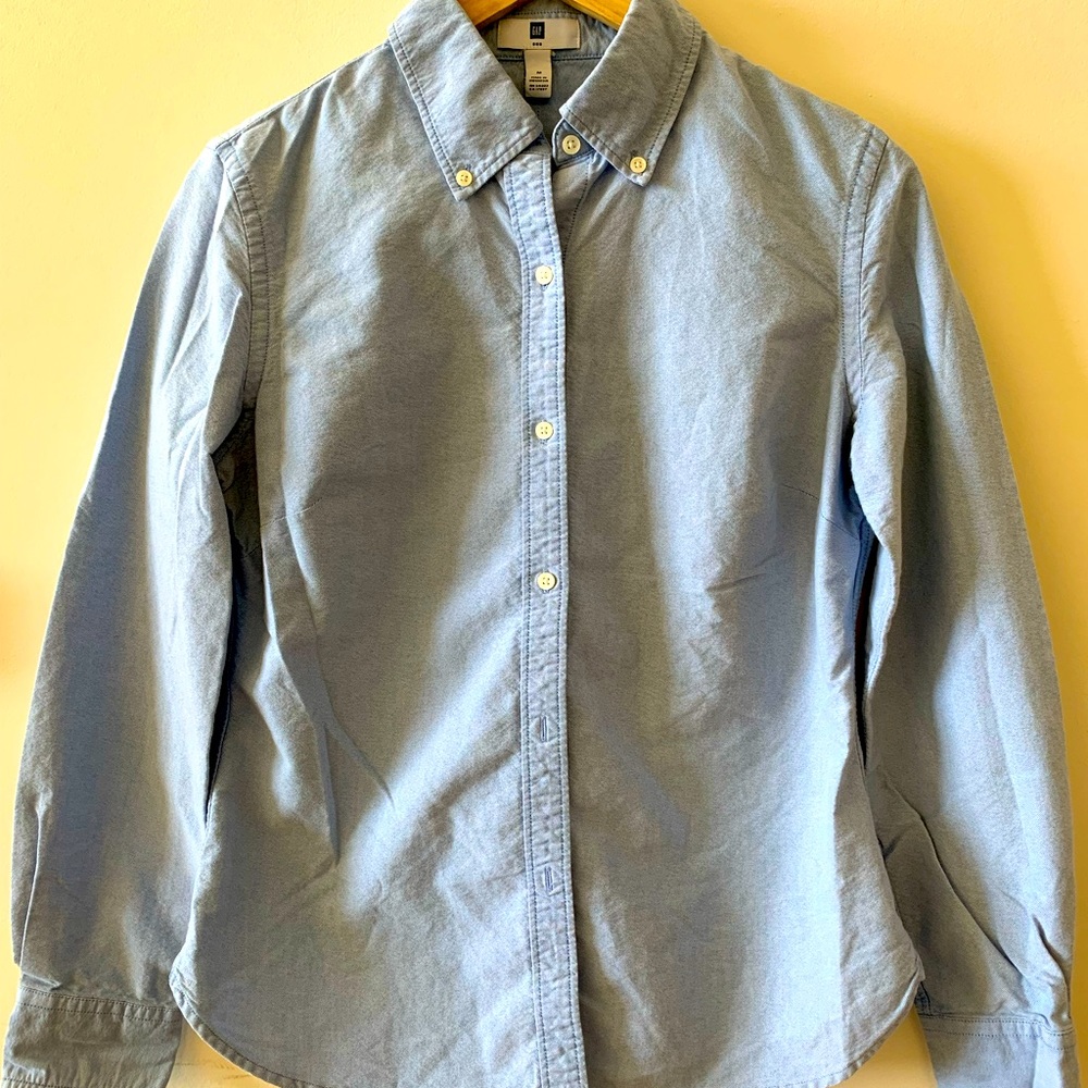 Women’s The Gap blue button down top